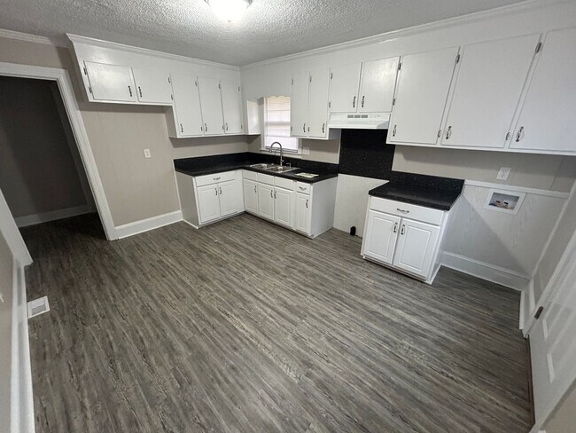 Building Photo - Four Bedroom Two Bath House for Rent $1100.00 per Month