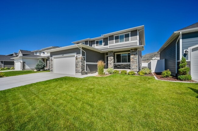 Building Photo - Beautiful Spacious Home in Bluffdale!