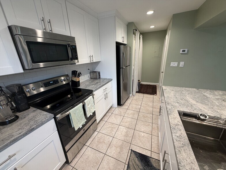 Building Photo - 4594 Genoa Cir