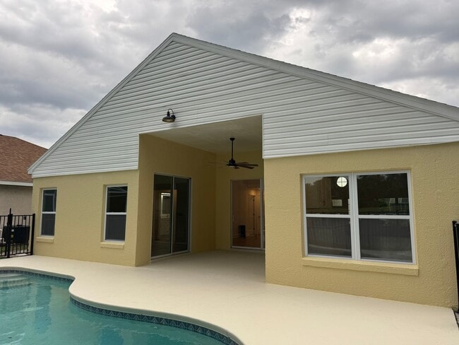 Building Photo - 4 Bedroom Pool Home for Rent