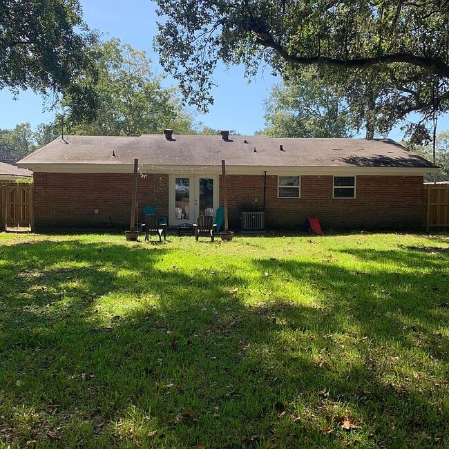 Building Photo - 103 Lassere Cir