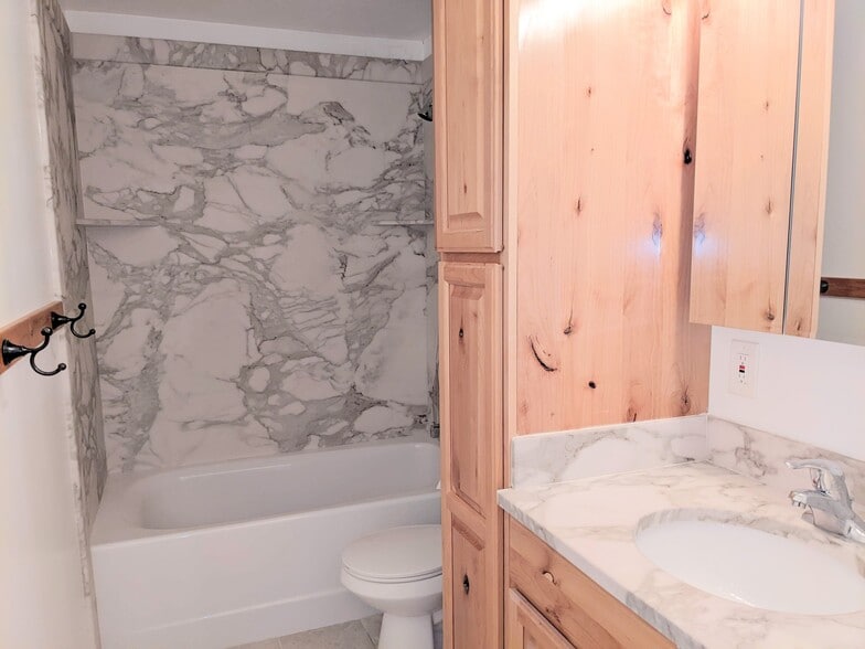 Bathroom - 846 E 300 N