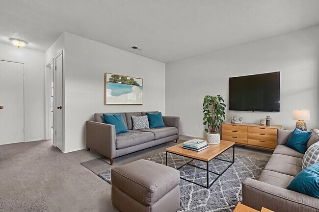 Building Photo - Cute 2 Bed 1 Bath Unit in Quiet Fourplex