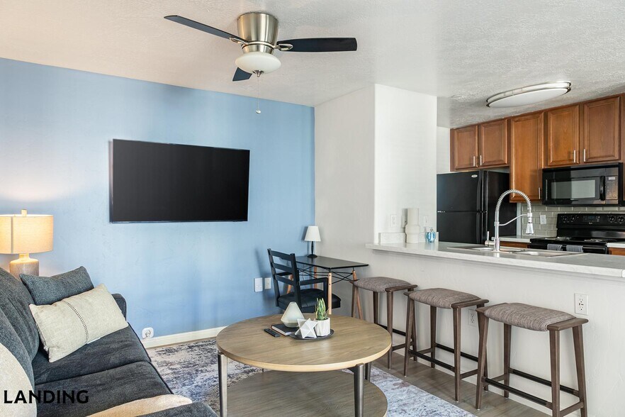 Building Photo - 5657 W Barn Rd