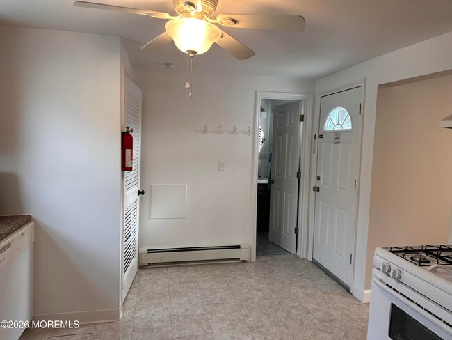 Building Photo - 101 Center Ave