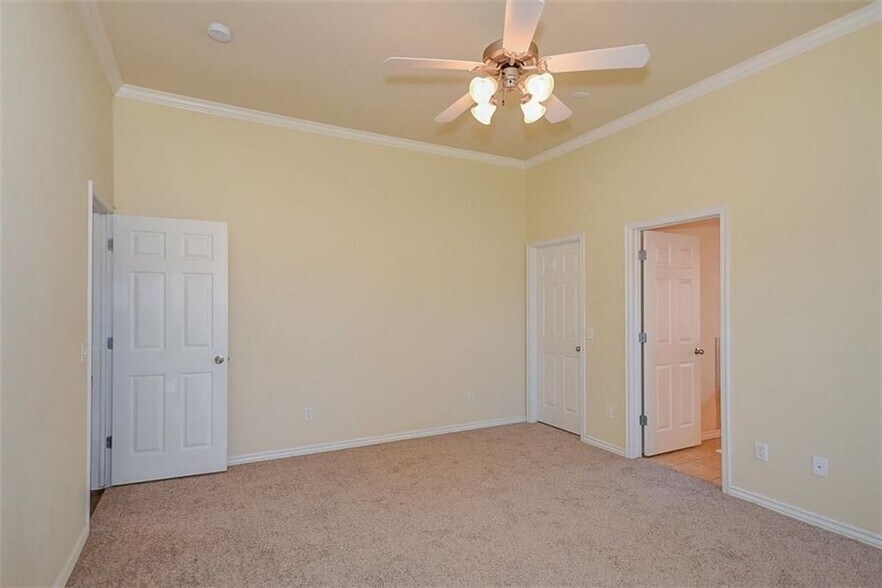 Building Photo - 913 Eagle Cliff Dr