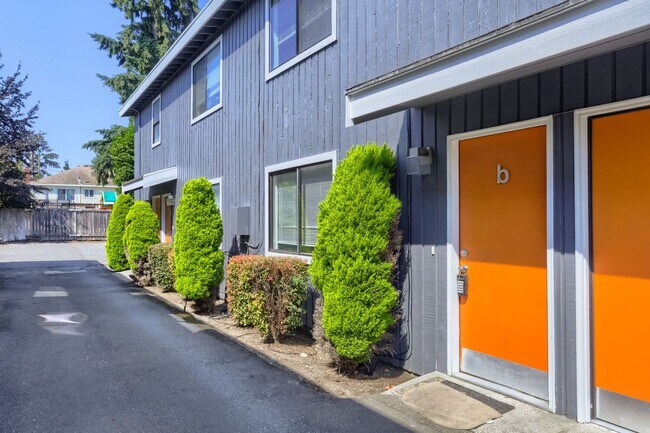 Building Photo - 12737 Greenwood Ave N