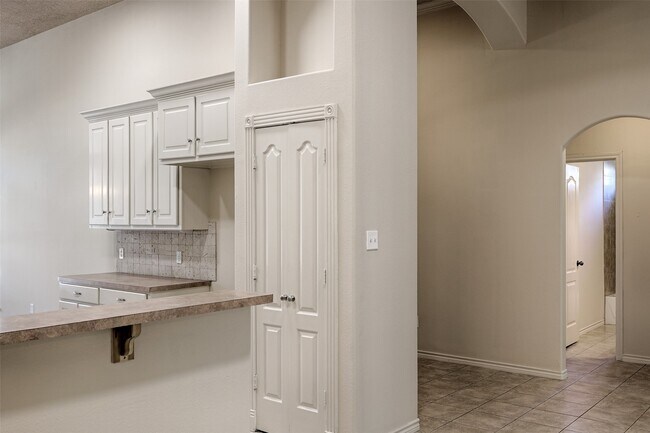Building Photo - 12460 Lyra Dr