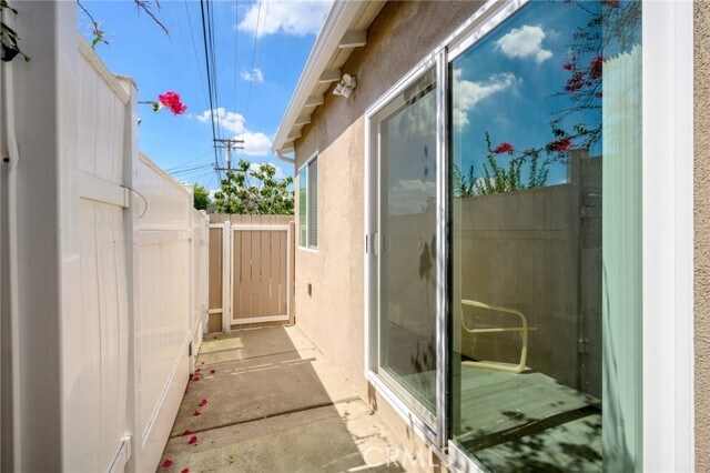 Building Photo - 1816 Hillside Dr