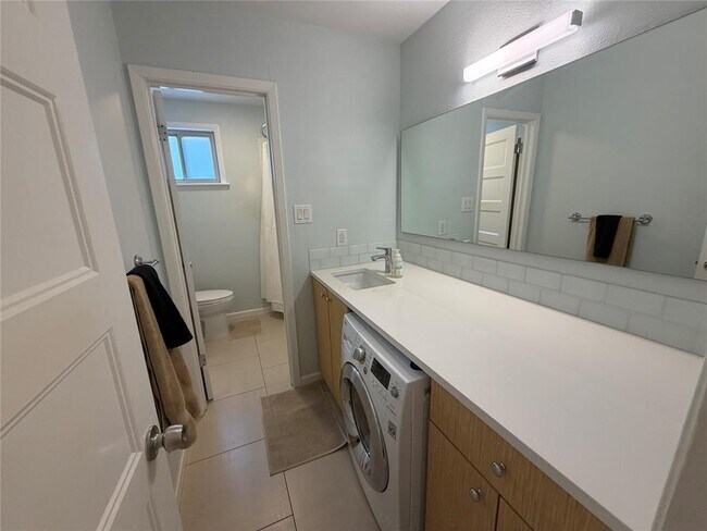 Building Photo - 300 Crockett St