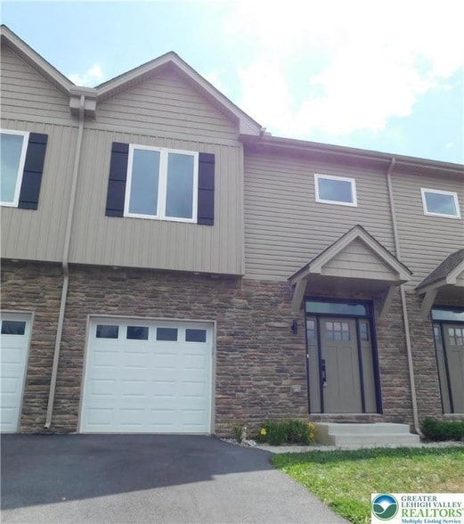 Building Photo - 1674 Best Pl