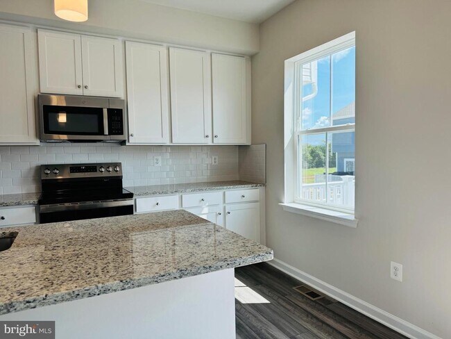 Building Photo - 12 BROOKFIELD Mews