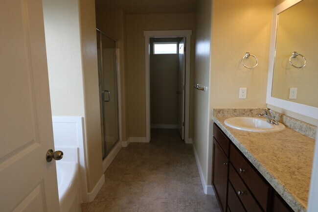 Building Photo - Large 5 Bed 3.5 Bath Home in Lehi Utah!