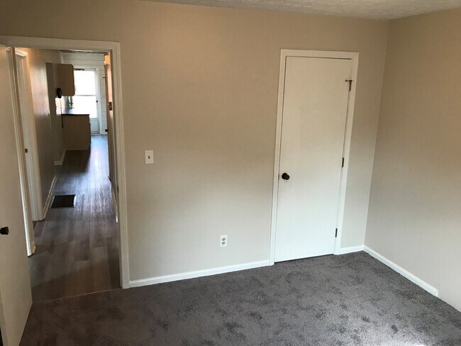 Building Photo - Move In Ready 3 Bedroom Brick Home