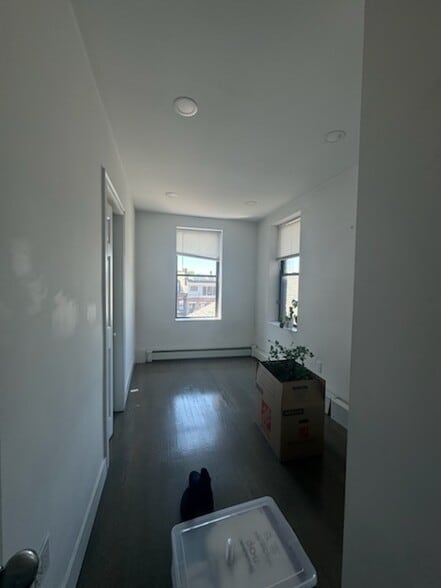 Building Photo - 46 Joy St