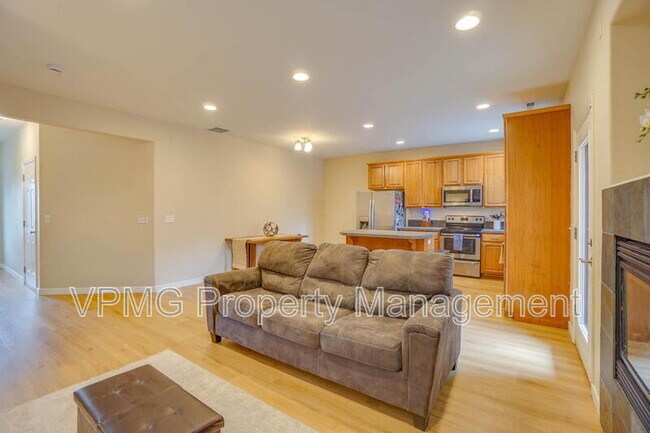 Building Photo - 5906 NE 56th St