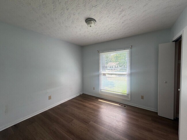 Building Photo - 1855 Berriedale Dr
