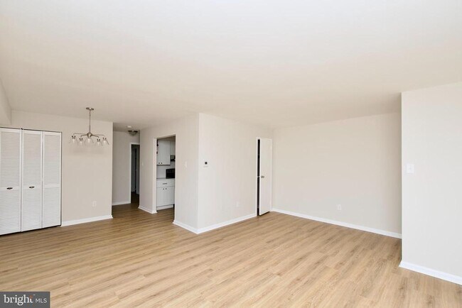 Building Photo - 6145 Edsall Rd