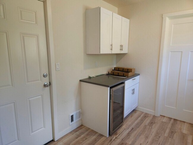 Building Photo - 3Bd/2.5Ba Single Story Home-For viewing!