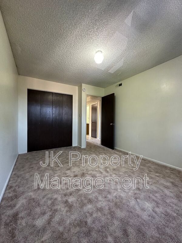 Building Photo - 1815 8th Ave N