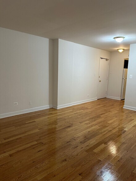 Building Photo - 6800 N Sheridan Rd
