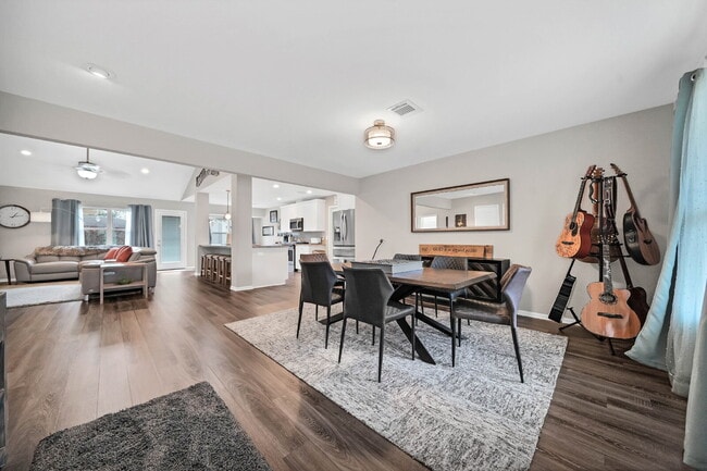 Building Photo - Charming 4-Bed Home with Granite Elegance in Sugar Land