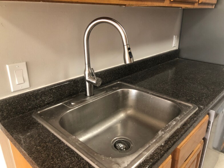 Building Photo - 147 Main St