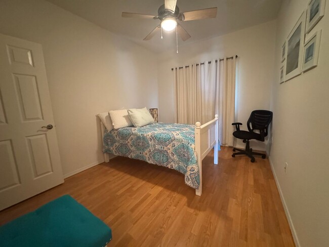 Building Photo - SHORT TERM FULLY FURNISHED 3BD/3BA TOWNHOUSE