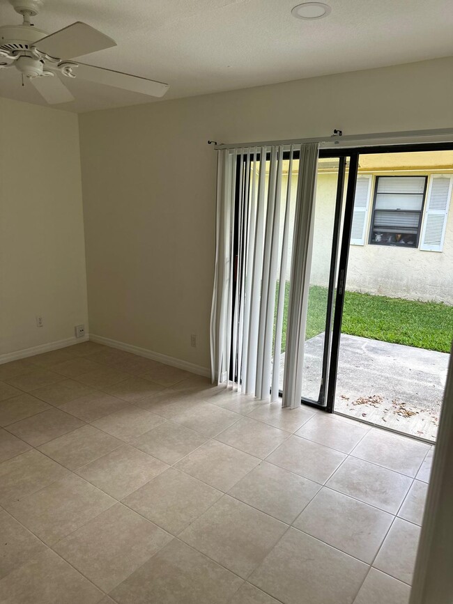 Building Photo - 1253 White Pine Dr