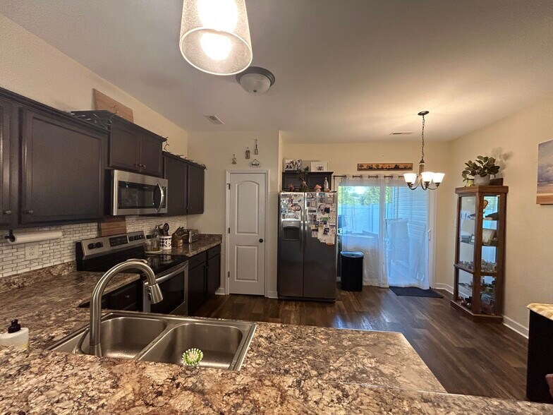 Building Photo - 408 Justice Farm Dr