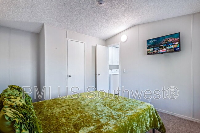 Building Photo - 437 Riverfront Dr