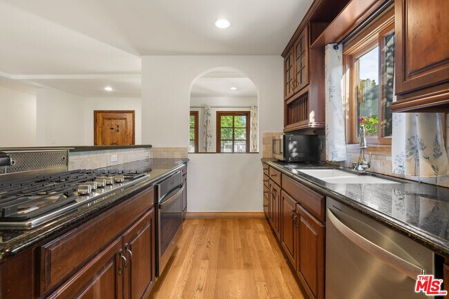 Building Photo - 7917 Westlawn Ave