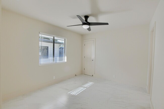 Building Photo - 2503 Oceanview Ave