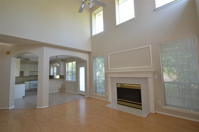 Building Photo - 15406 Amesbury Ln