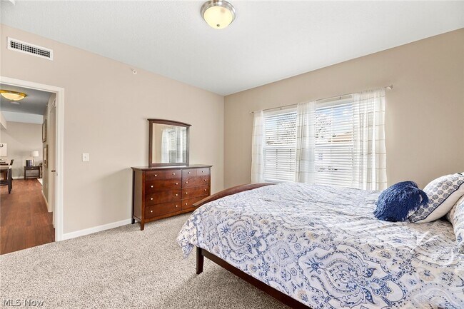 Building Photo - 558 Colony Park Dr