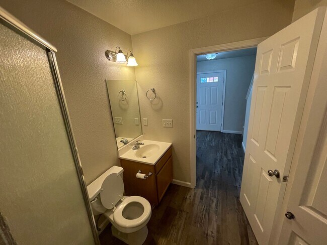 Building Photo - Updated 3 Bed 2 Bath Townhome Located at H...