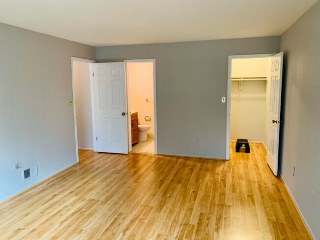 Building Photo - 506 Peach St