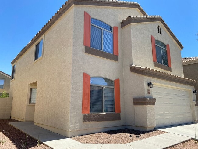 Building Photo - 4 Bedroom, 3 bath, two story with loft in ...