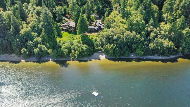 Building Photo - Stunning 3,146 Sq. Ft. Olympia Waterfront ...