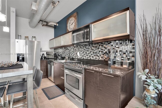 Building Photo - 690 SW 1st Ct