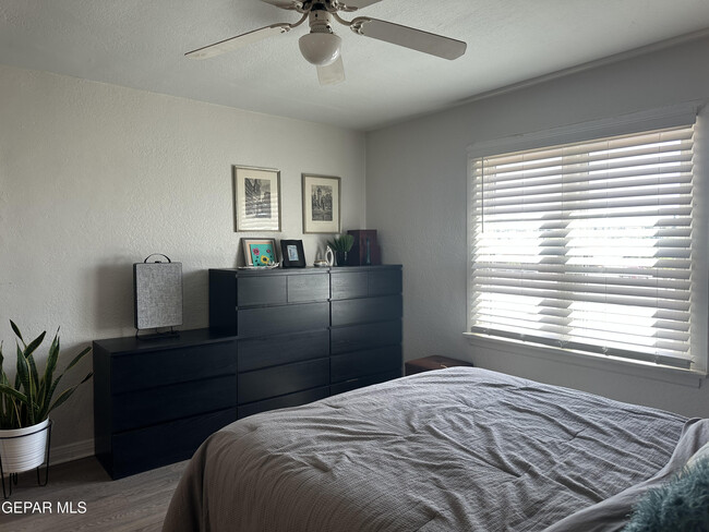 Building Photo - 3921 Pershing Dr