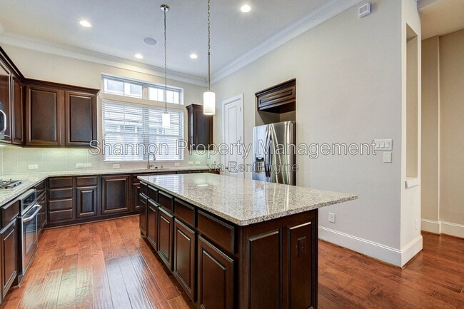 Building Photo - 720 N Shepherd Dr