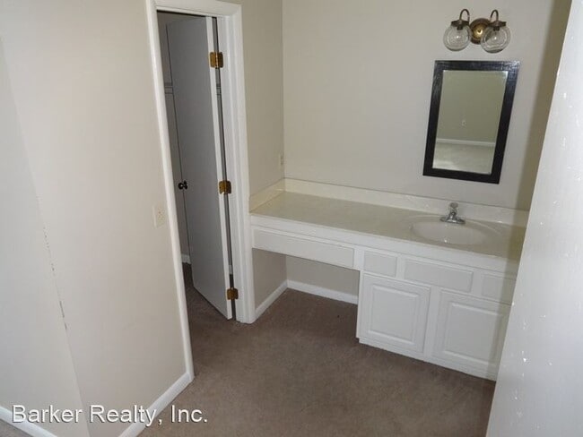 Building Photo - 205 E Ransom St