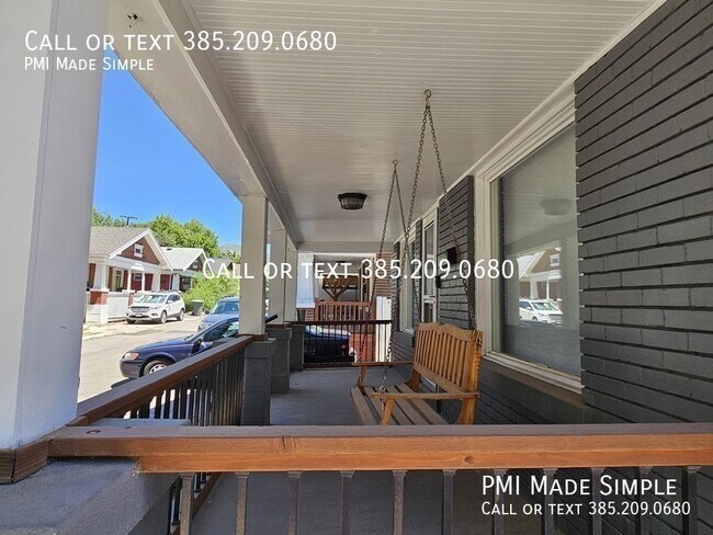 Building Photo - 512 Hawthorne Ave S