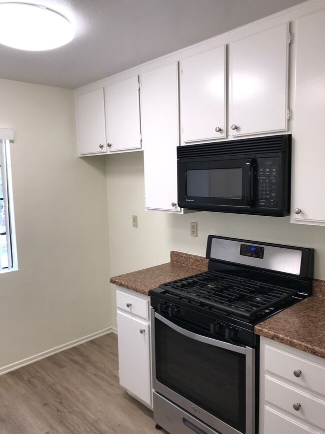 Building Photo - Cute and Cozy 2Br/2Ba Dual Master Condo in Terra Vista II