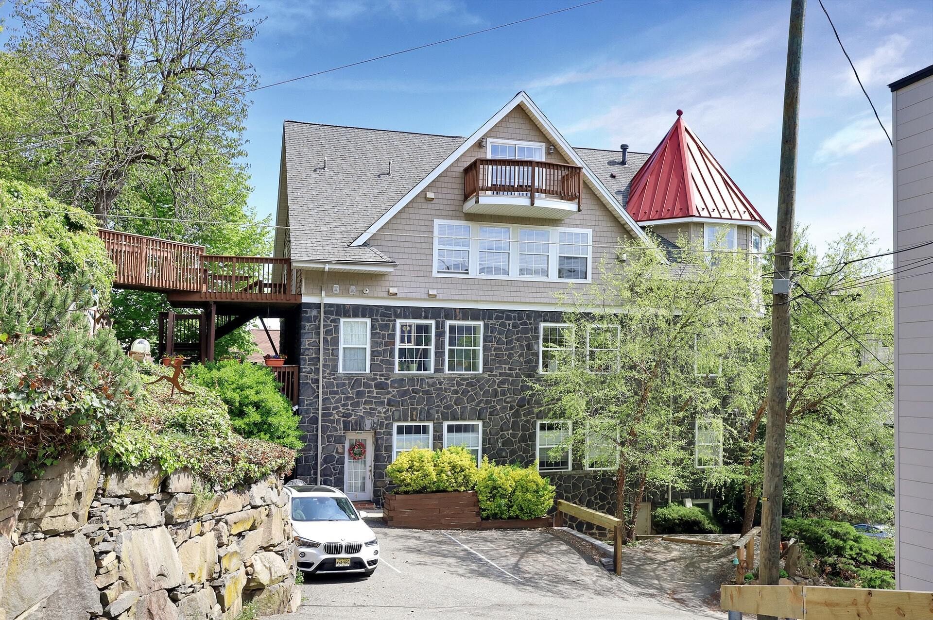 Building Photo - 170 Undercliff Ave