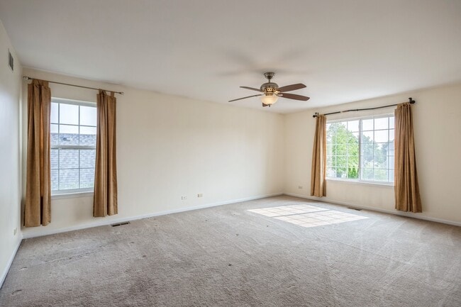 Building Photo - 9482 Inverness Dr