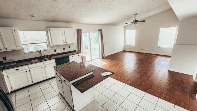 Building Photo - 1521 Barber St