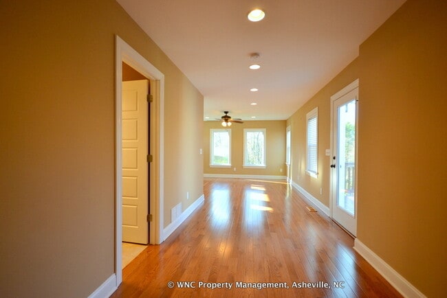 Building Photo - 17 Morris St