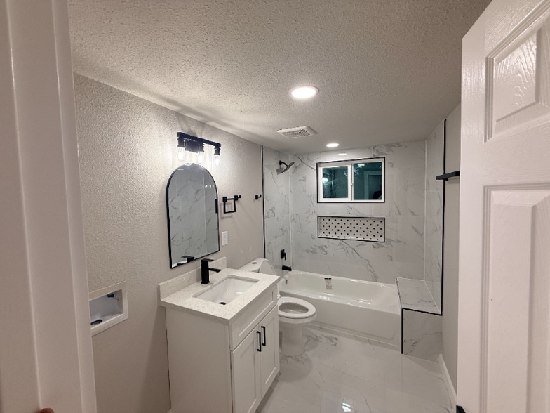 Building Photo - 5238 Pease St